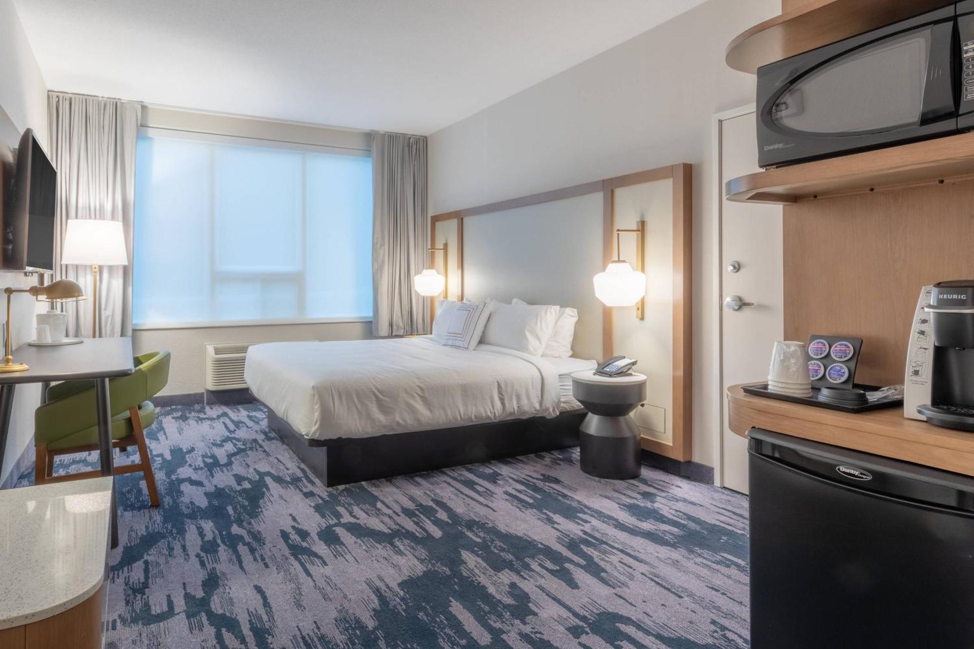 Fairfield By Marriott Inn & Suites Ревелстоук Екстериор снимка
